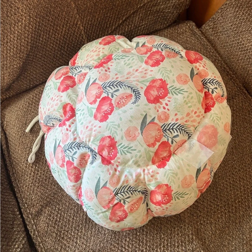 Fancy floral pet bed
